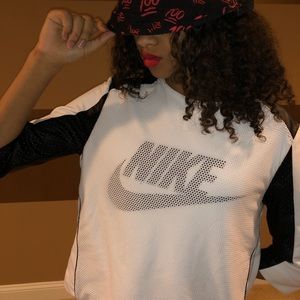 CUTE AND SPORTY NIKE TOP!
